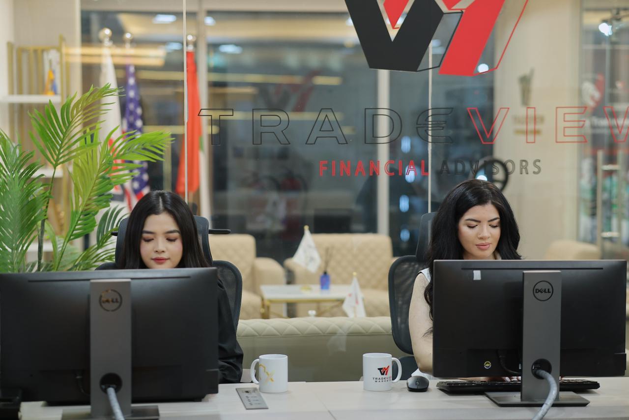 تواصل معنا!